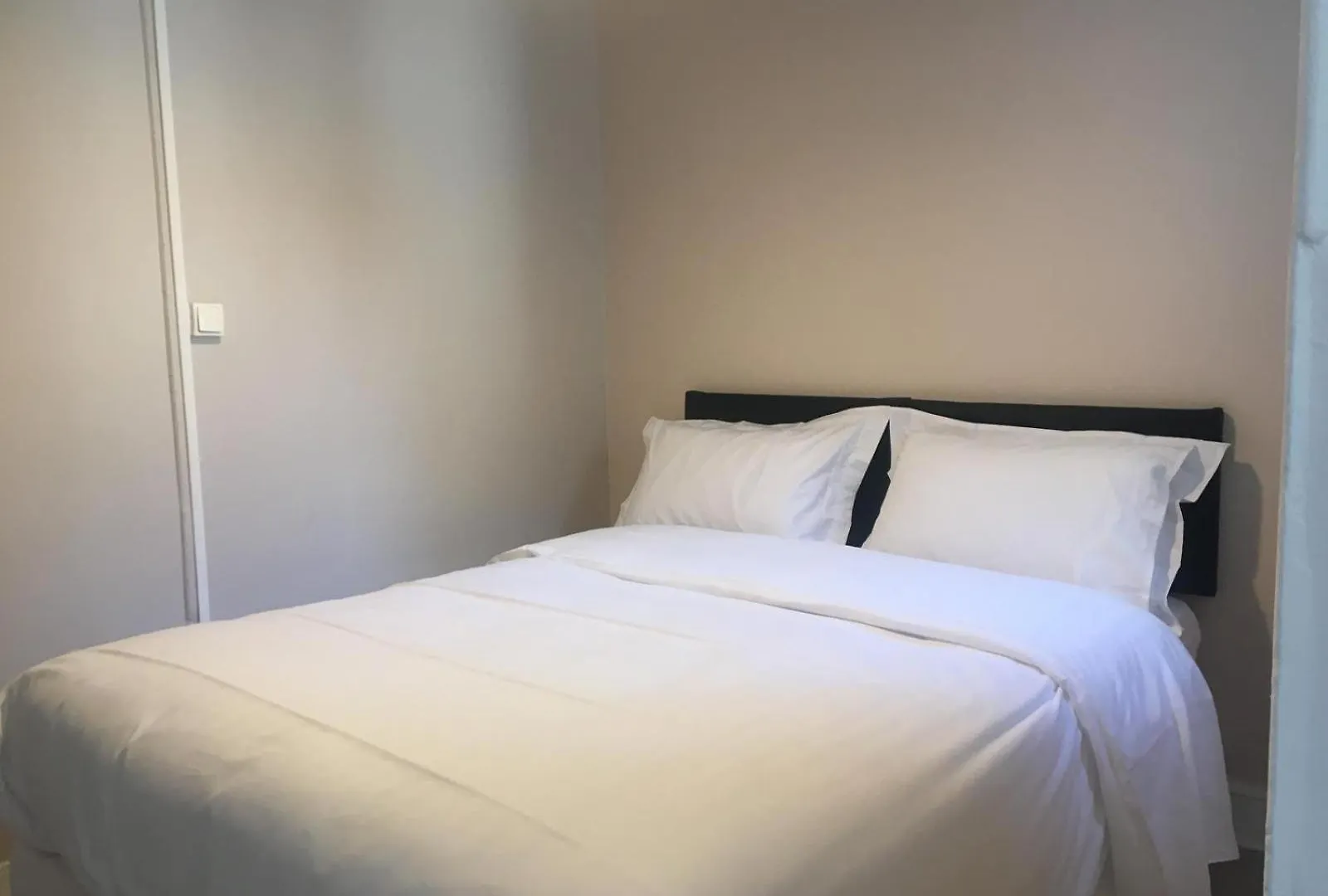 Le Saint Ouen Hotel *