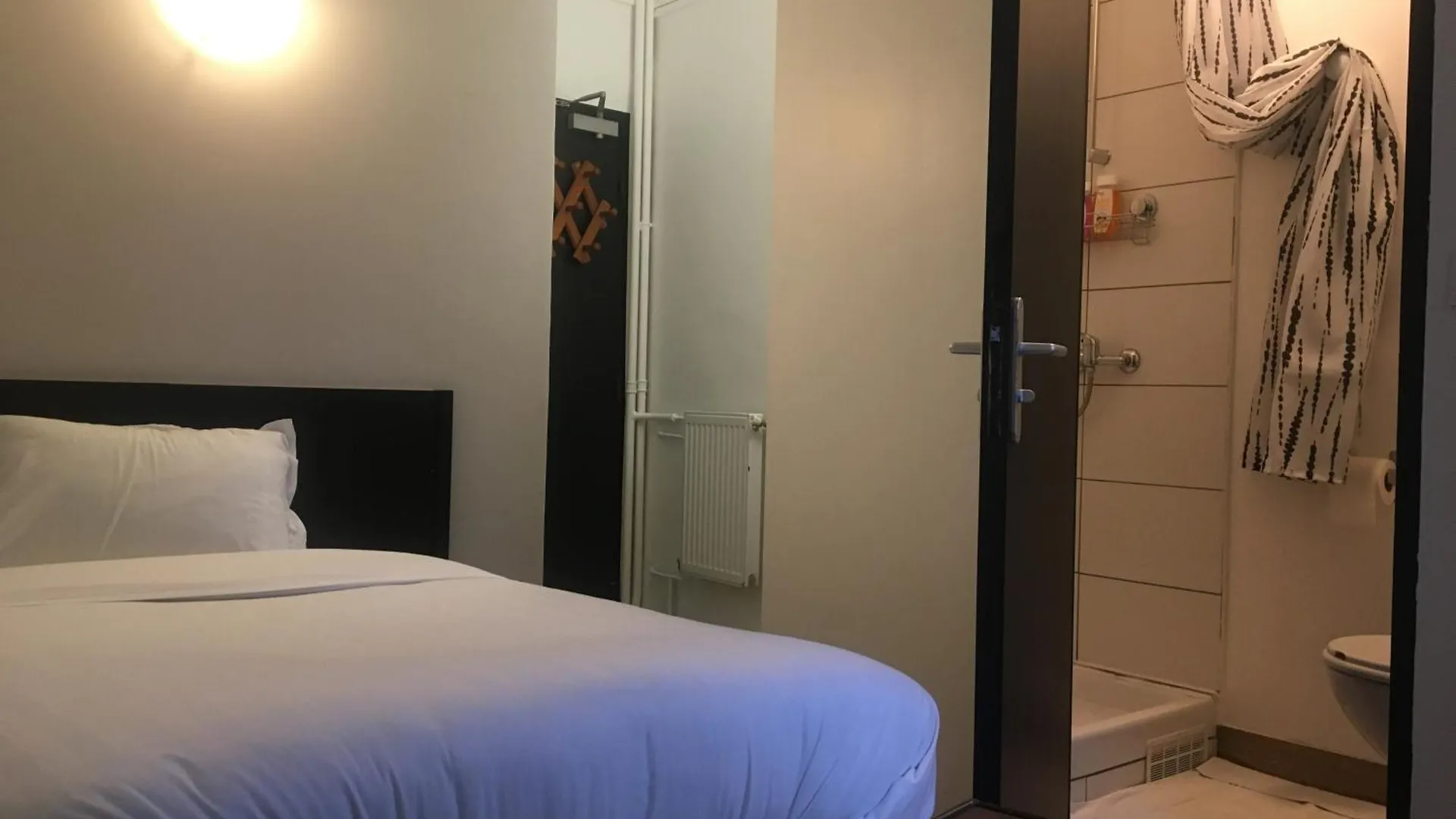Hotel Le Saint Ouen Paris